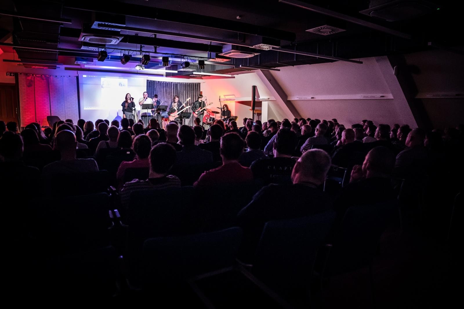 Zdjęcie w galerii na portalu naszraciborz.pl: Rock na Zamku Piastowskim. Wieczór z muzyką Pink Floyd i Piotrem Metzem wiadomości z regionu