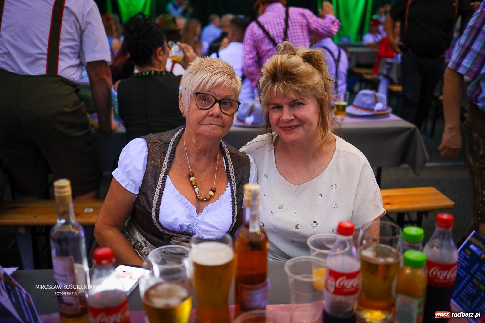 Zdjęcie w galerii na portalu naszraciborz.pl: Bawarskie hity, piwo i wspólna zabawa. Święto Piwa w Szymocicach przyciągnęło tłumy [FOTO i WIDEO] wiadomości z regionu
