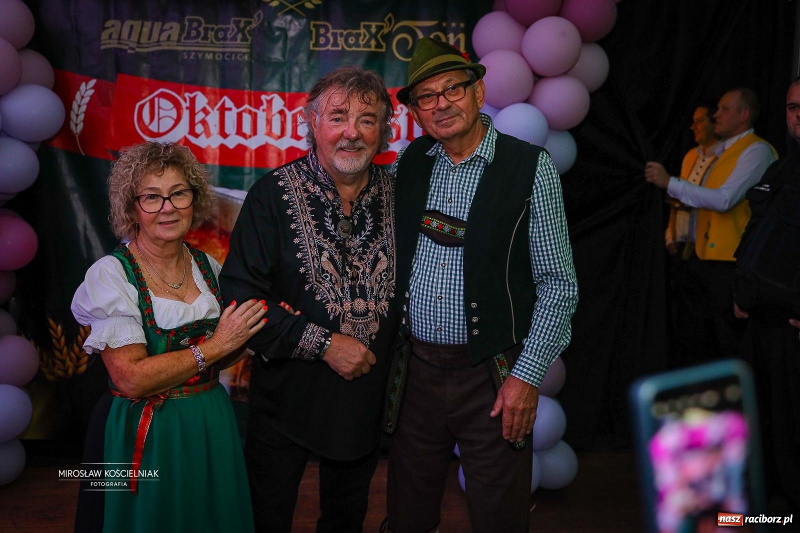 Zdjęcie w galerii na portalu naszraciborz.pl: Bawarskie hity, piwo i wspólna zabawa. Święto Piwa w Szymocicach przyciągnęło tłumy [FOTO i WIDEO] wiadomości z regionu