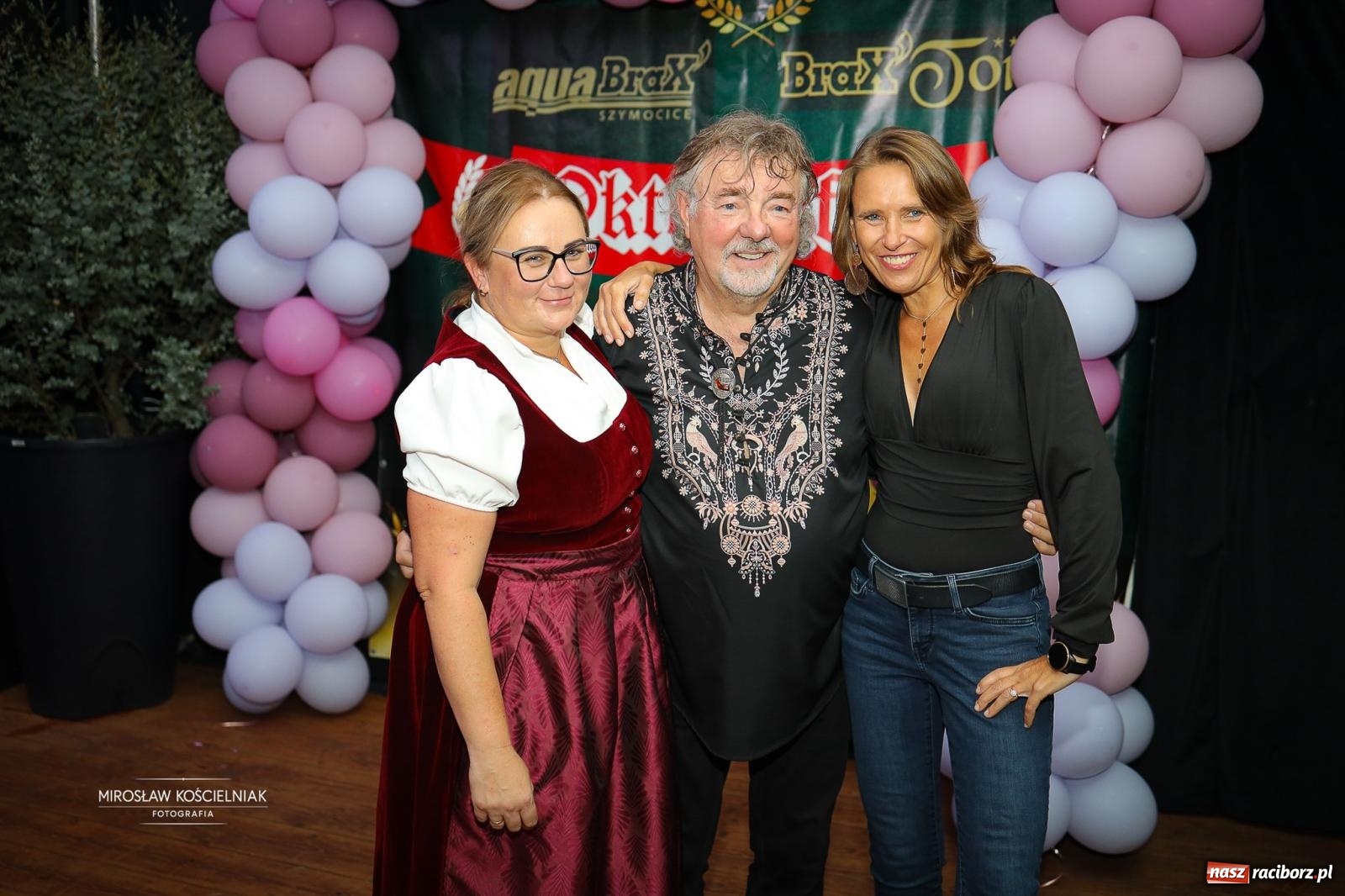 Zdjęcie w galerii na portalu naszraciborz.pl: Bawarskie hity, piwo i wspólna zabawa. Święto Piwa w Szymocicach przyciągnęło tłumy [FOTO i WIDEO] wiadomości z regionu