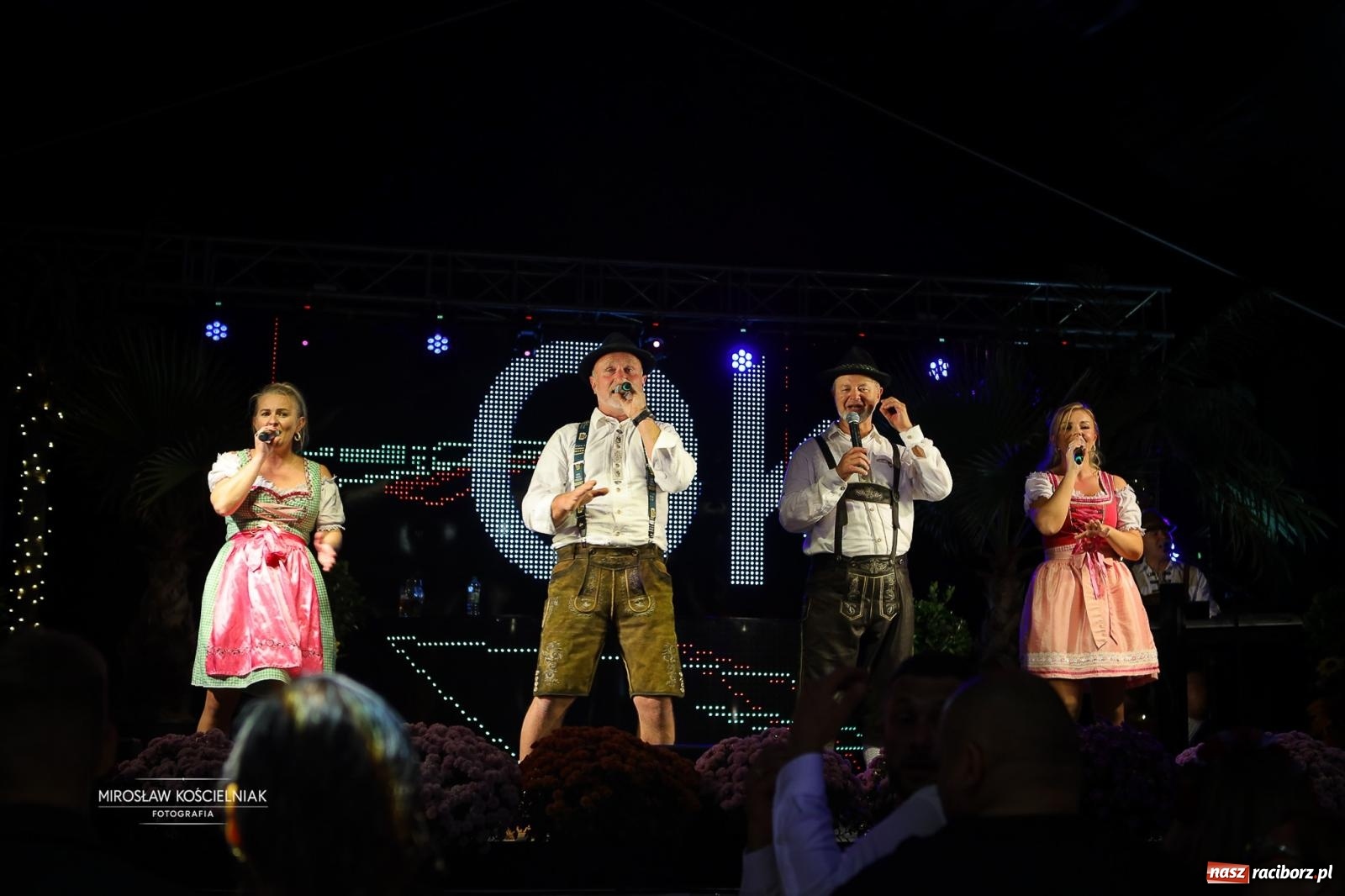 Zdjęcie w galerii na portalu naszraciborz.pl: Bawarskie hity, piwo i wspólna zabawa. Święto Piwa w Szymocicach przyciągnęło tłumy [FOTO i WIDEO] wiadomości z regionu