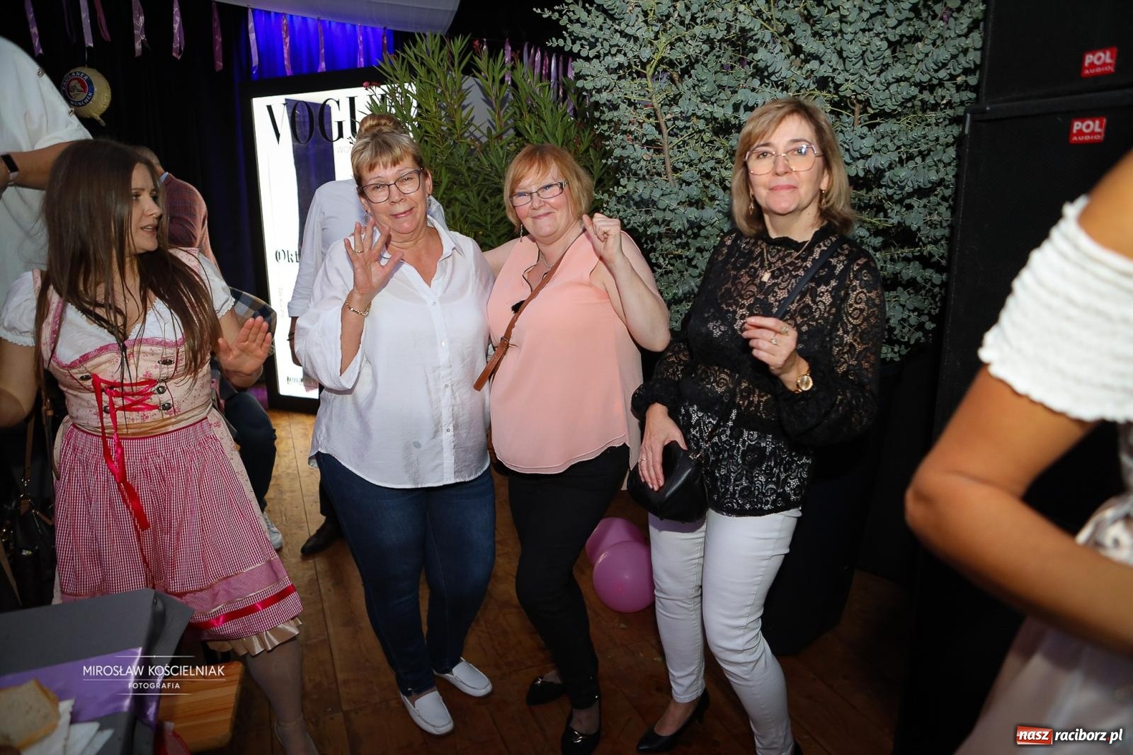 Zdjęcie w galerii na portalu naszraciborz.pl: Bawarskie hity, piwo i wspólna zabawa. Święto Piwa w Szymocicach przyciągnęło tłumy [FOTO i WIDEO] wiadomości z regionu