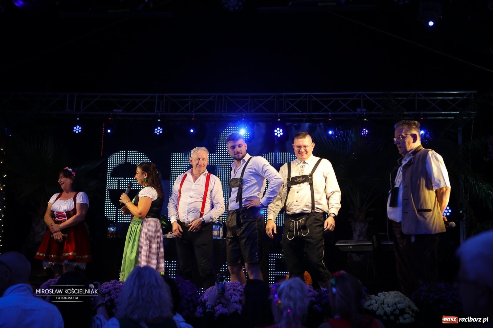 Zdjęcie w galerii na portalu naszraciborz.pl: Bawarskie hity, piwo i wspólna zabawa. Święto Piwa w Szymocicach przyciągnęło tłumy [FOTO i WIDEO] wiadomości z regionu