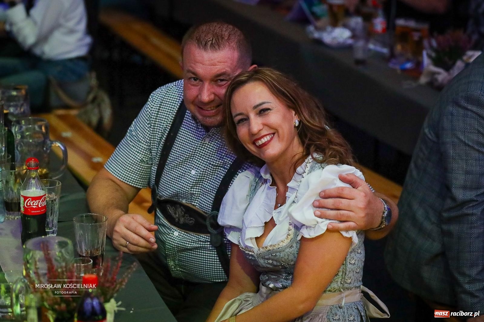 Zdjęcie w galerii na portalu naszraciborz.pl: Bawarskie hity, piwo i wspólna zabawa. Święto Piwa w Szymocicach przyciągnęło tłumy [FOTO i WIDEO] wiadomości z regionu