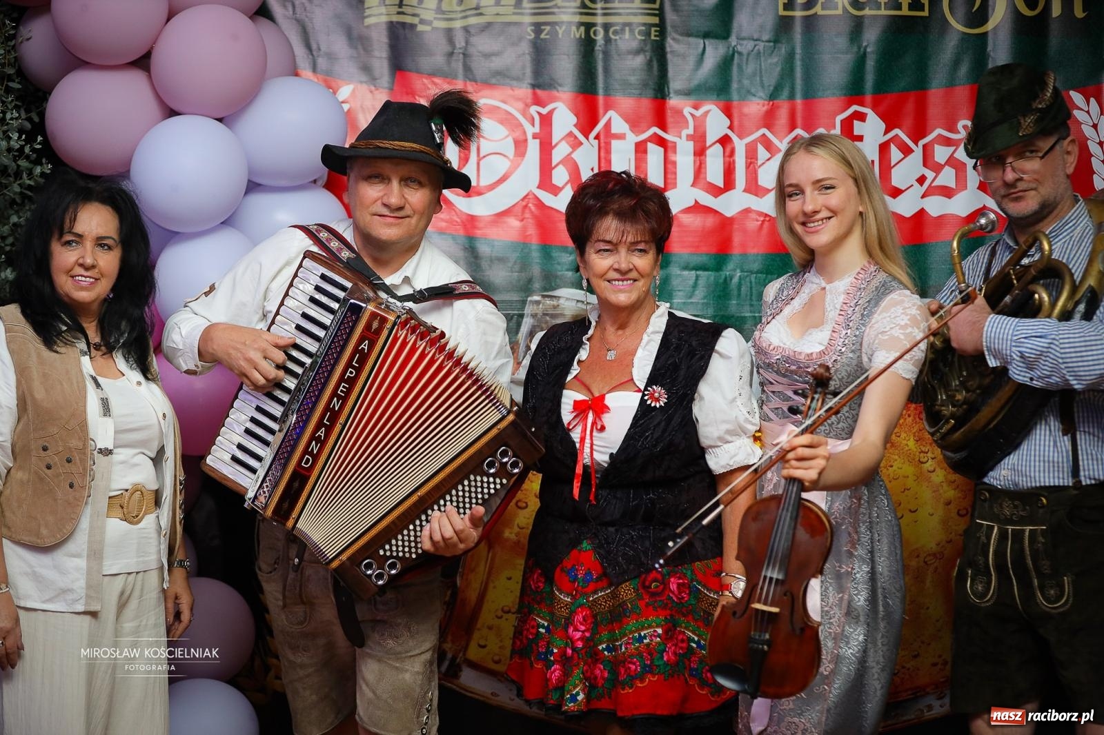 Zdjęcie w galerii na portalu naszraciborz.pl: Bawarskie hity, piwo i wspólna zabawa. Święto Piwa w Szymocicach przyciągnęło tłumy [FOTO i WIDEO] wiadomości z regionu