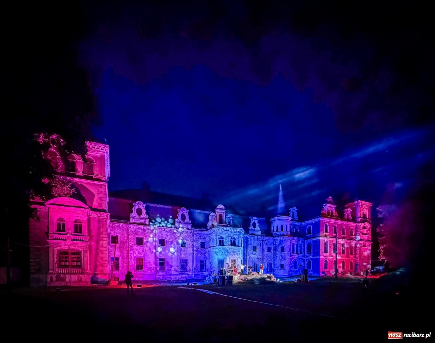 Zdjęcie w galerii na portalu naszraciborz.pl: Romano Jag i ogniste widowisko. Pałac w Krowiarkach rozbłysnął na finał sezonu [FOTO i WIDEO] wiadomości z regionu