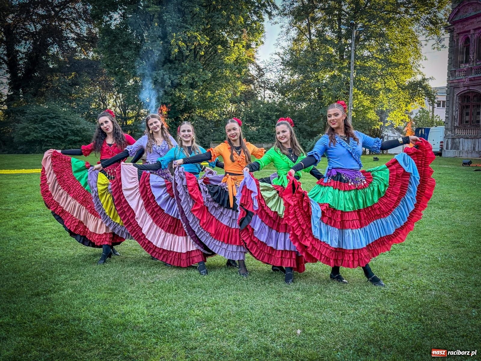 Zdjęcie w galerii na portalu naszraciborz.pl: Romano Jag i ogniste widowisko. Pałac w Krowiarkach rozbłysnął na finał sezonu [FOTO i WIDEO] wiadomości z regionu