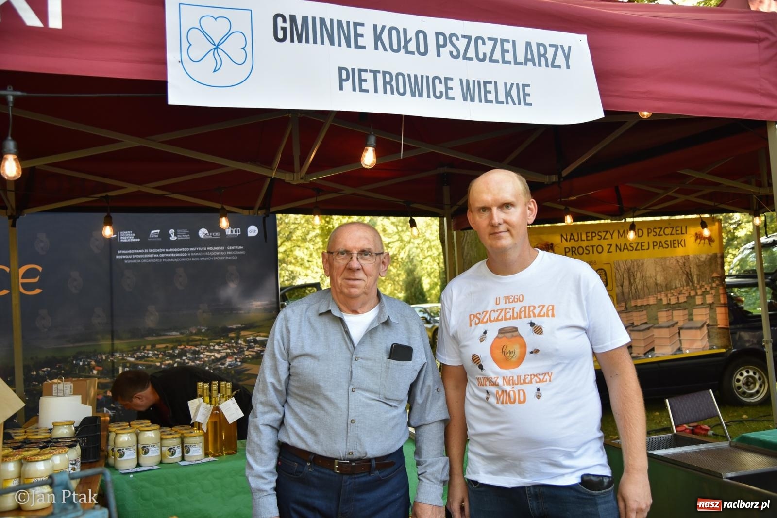Zdjęcie w galerii na portalu naszraciborz.pl: Winobranie, ogień i cygańska muzyka w Krowiarkach. Fanny Days 2026 za nami [FOTOREPORTAŻ] wiadomości z regionu