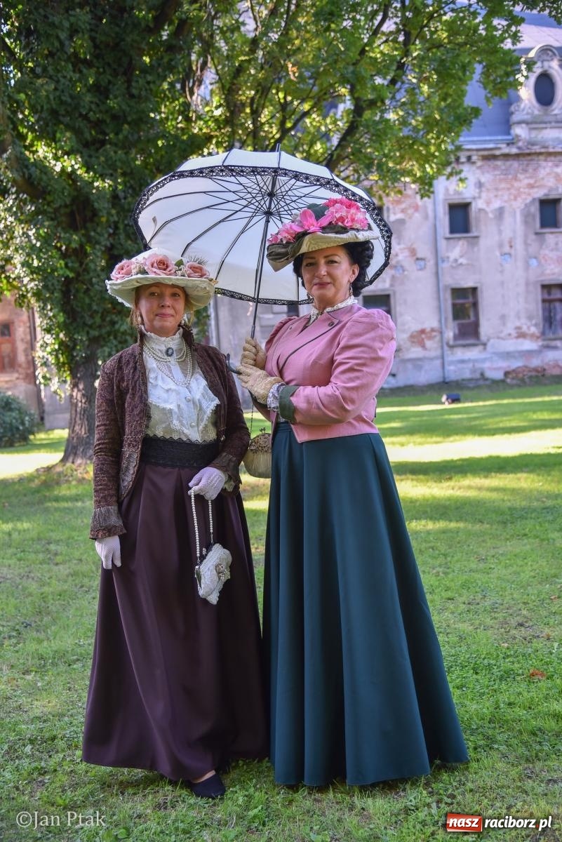Zdjęcie w galerii na portalu naszraciborz.pl: Winobranie, ogień i cygańska muzyka w Krowiarkach. Fanny Days 2026 za nami [FOTOREPORTAŻ] wiadomości z regionu