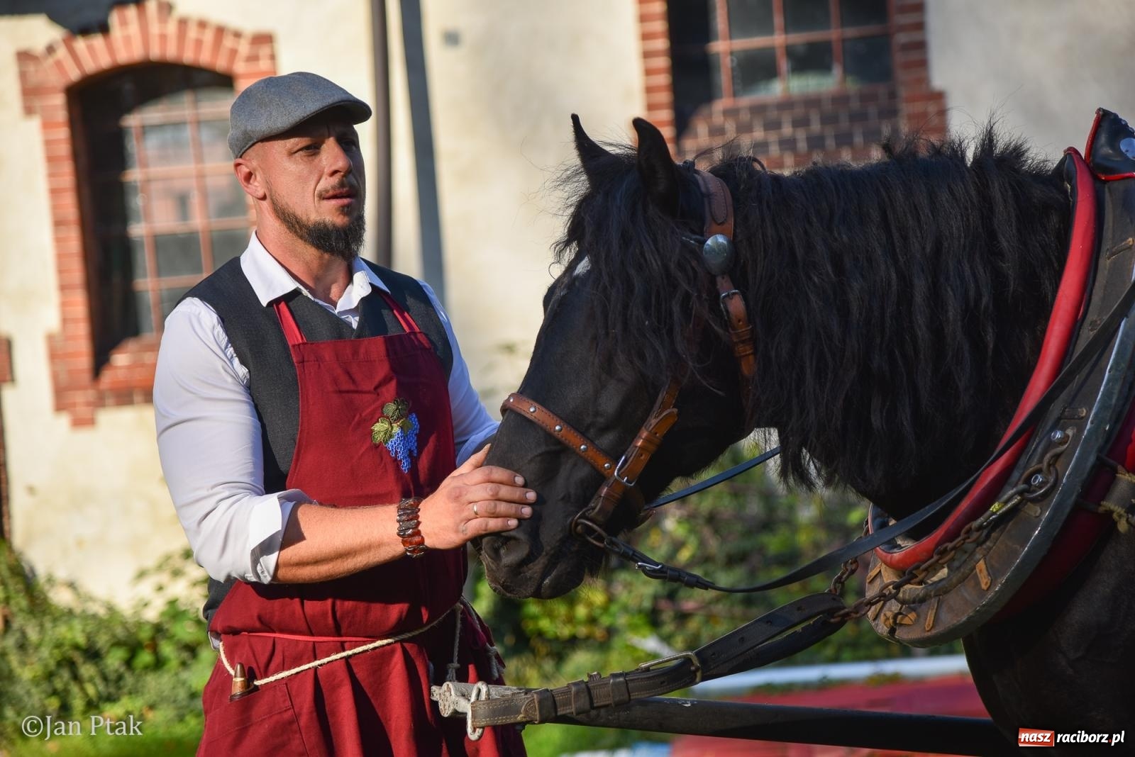 Zdjęcie w galerii na portalu naszraciborz.pl: Winobranie, ogień i cygańska muzyka w Krowiarkach. Fanny Days 2026 za nami [FOTOREPORTAŻ] wiadomości z regionu