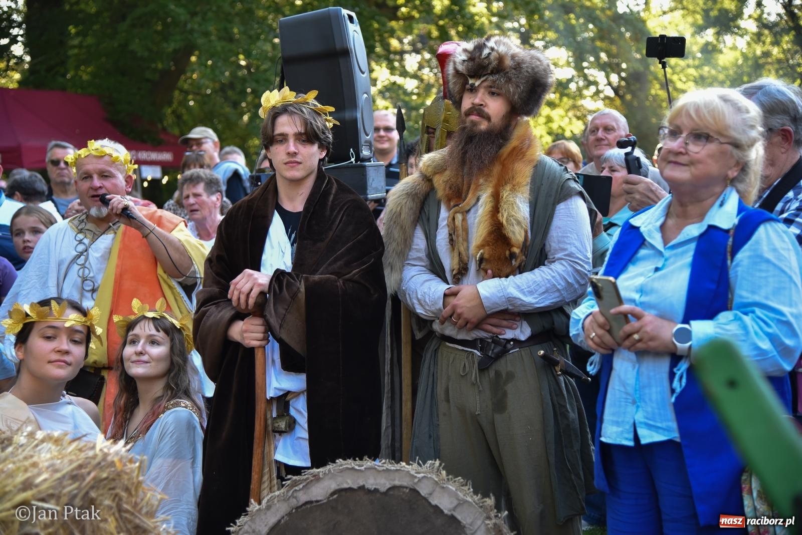 Zdjęcie w galerii na portalu naszraciborz.pl: Winobranie, ogień i cygańska muzyka w Krowiarkach. Fanny Days 2026 za nami [FOTOREPORTAŻ] wiadomości z regionu