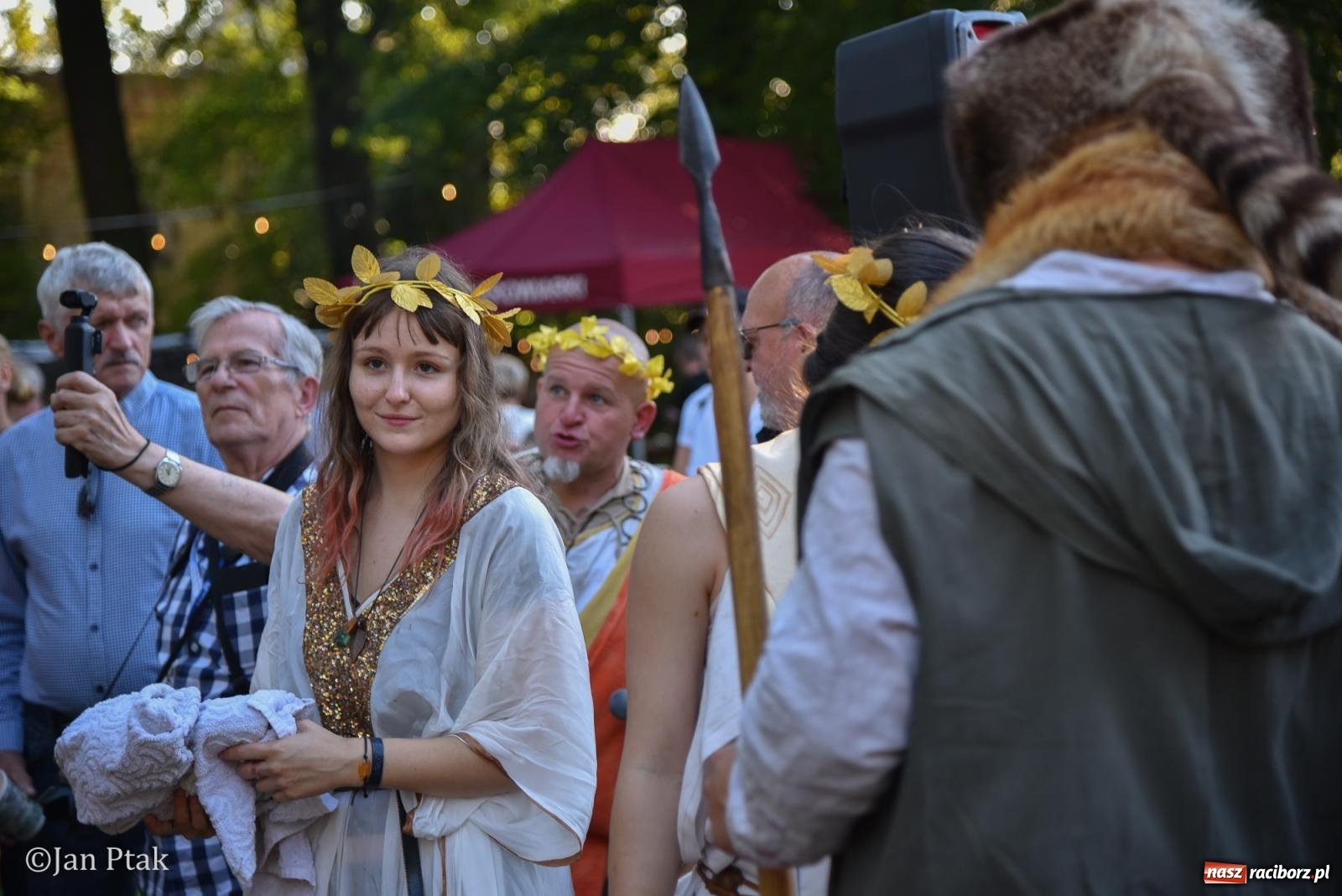 Zdjęcie w galerii na portalu naszraciborz.pl: Winobranie, ogień i cygańska muzyka w Krowiarkach. Fanny Days 2026 za nami [FOTOREPORTAŻ] wiadomości z regionu