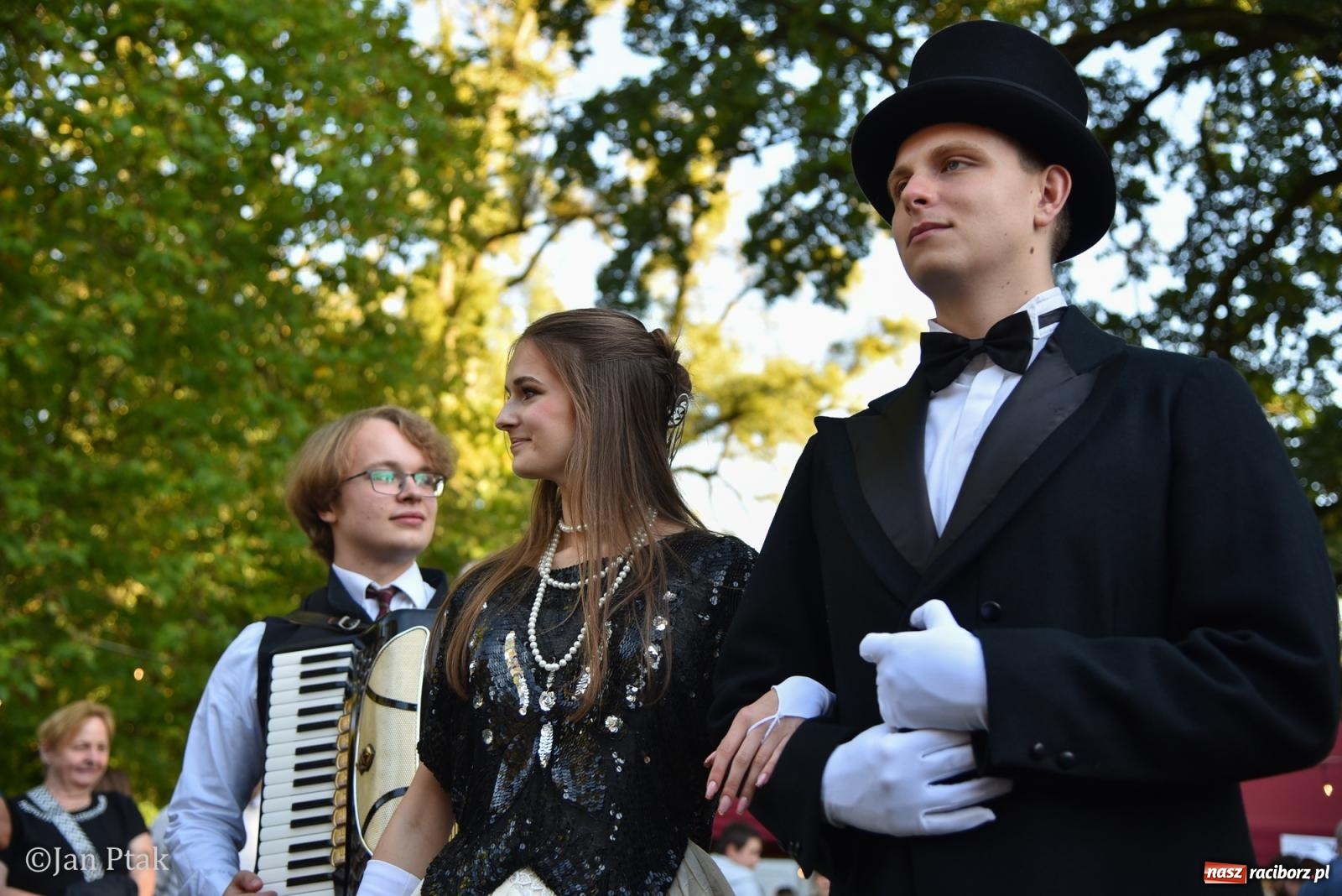Zdjęcie w galerii na portalu naszraciborz.pl: Winobranie, ogień i cygańska muzyka w Krowiarkach. Fanny Days 2026 za nami [FOTOREPORTAŻ] wiadomości z regionu