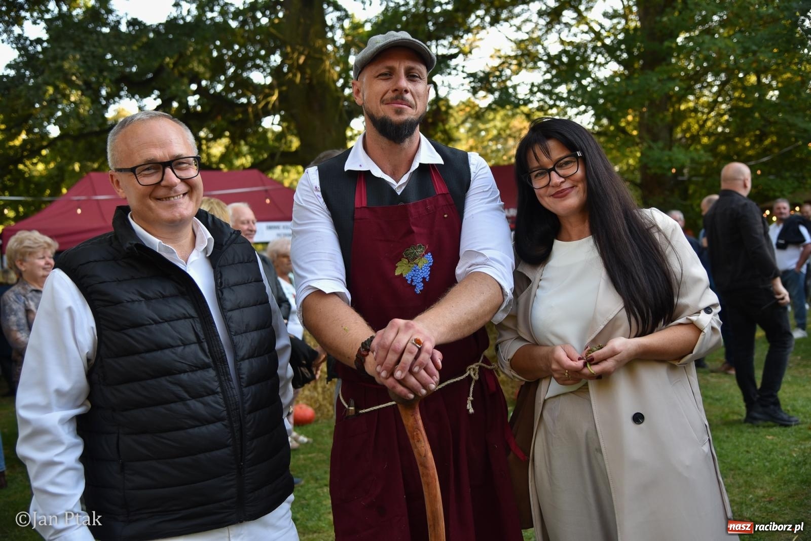 Zdjęcie w galerii na portalu naszraciborz.pl: Winobranie, ogień i cygańska muzyka w Krowiarkach. Fanny Days 2026 za nami [FOTOREPORTAŻ] wiadomości z regionu