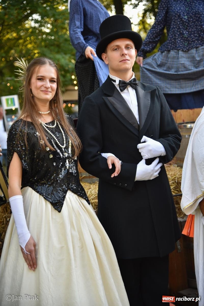 Zdjęcie w galerii na portalu naszraciborz.pl: Winobranie, ogień i cygańska muzyka w Krowiarkach. Fanny Days 2026 za nami [FOTOREPORTAŻ] wiadomości z regionu