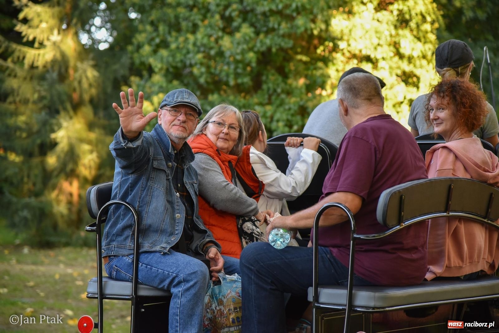 Zdjęcie w galerii na portalu naszraciborz.pl: Winobranie, ogień i cygańska muzyka w Krowiarkach. Fanny Days 2026 za nami [FOTOREPORTAŻ] wiadomości z regionu