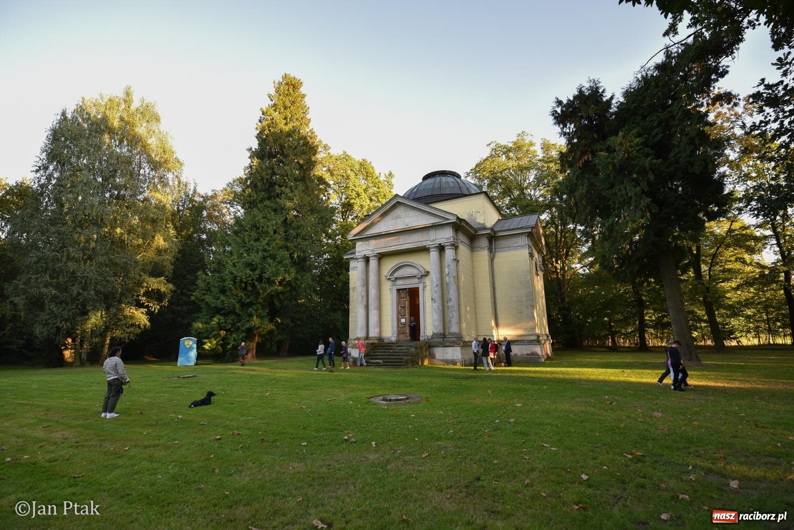 Zdjęcie w galerii na portalu naszraciborz.pl: Winobranie, ogień i cygańska muzyka w Krowiarkach. Fanny Days 2026 za nami [FOTOREPORTAŻ] wiadomości z regionu
