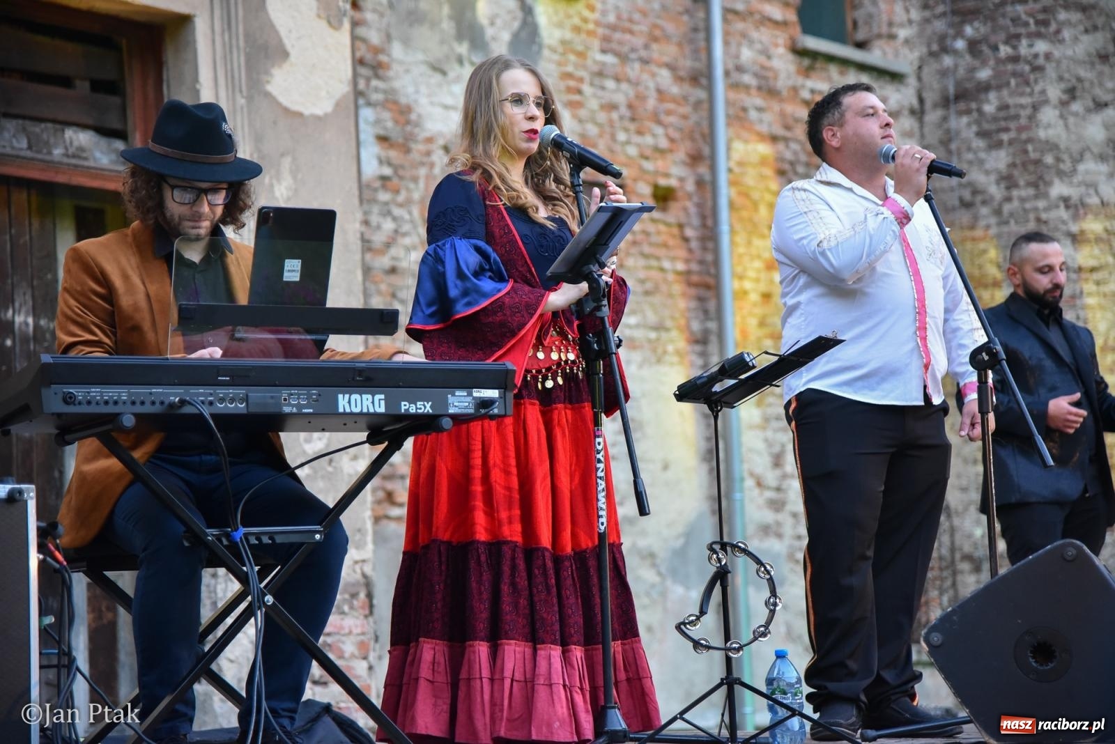 Zdjęcie w galerii na portalu naszraciborz.pl: Winobranie, ogień i cygańska muzyka w Krowiarkach. Fanny Days 2026 za nami [FOTOREPORTAŻ] wiadomości z regionu
