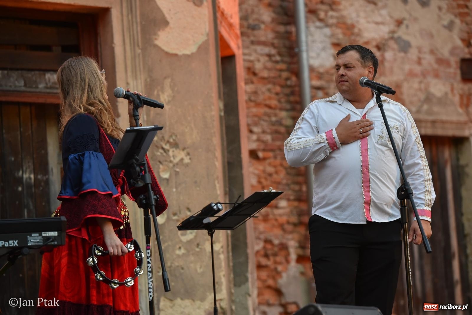 Zdjęcie w galerii na portalu naszraciborz.pl: Winobranie, ogień i cygańska muzyka w Krowiarkach. Fanny Days 2026 za nami [FOTOREPORTAŻ] wiadomości z regionu