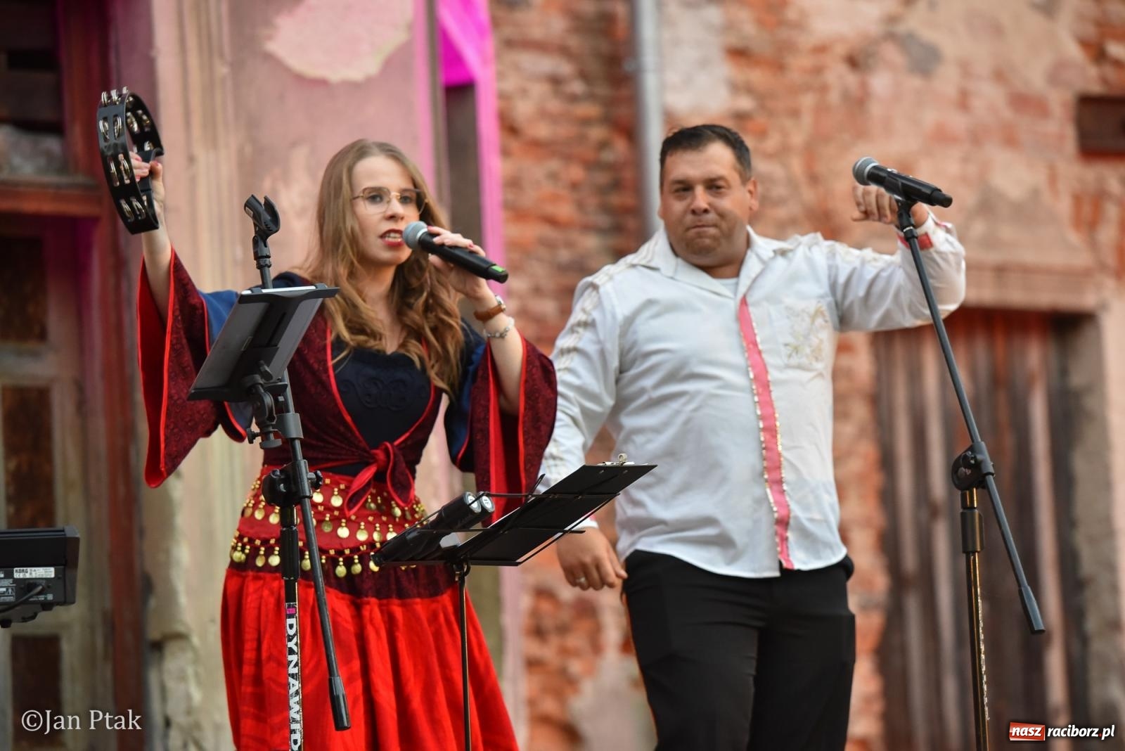 Zdjęcie w galerii na portalu naszraciborz.pl: Winobranie, ogień i cygańska muzyka w Krowiarkach. Fanny Days 2026 za nami [FOTOREPORTAŻ] wiadomości z regionu