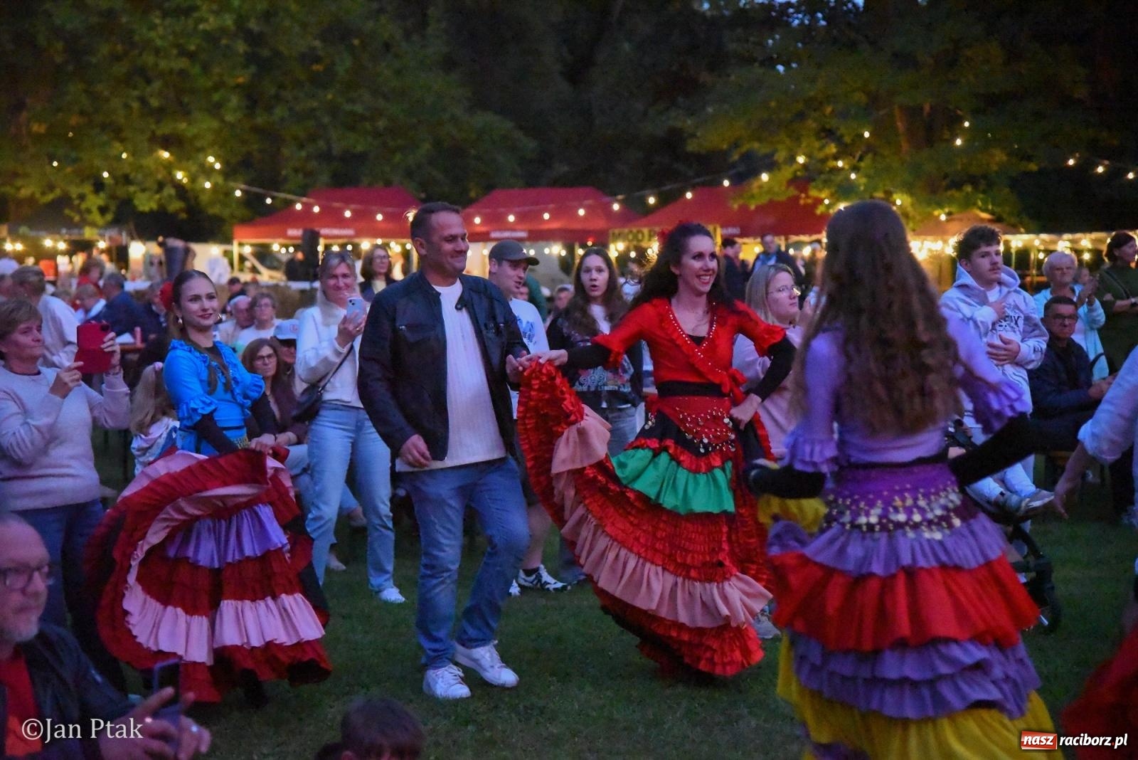 Zdjęcie w galerii na portalu naszraciborz.pl: Winobranie, ogień i cygańska muzyka w Krowiarkach. Fanny Days 2026 za nami [FOTOREPORTAŻ] wiadomości z regionu