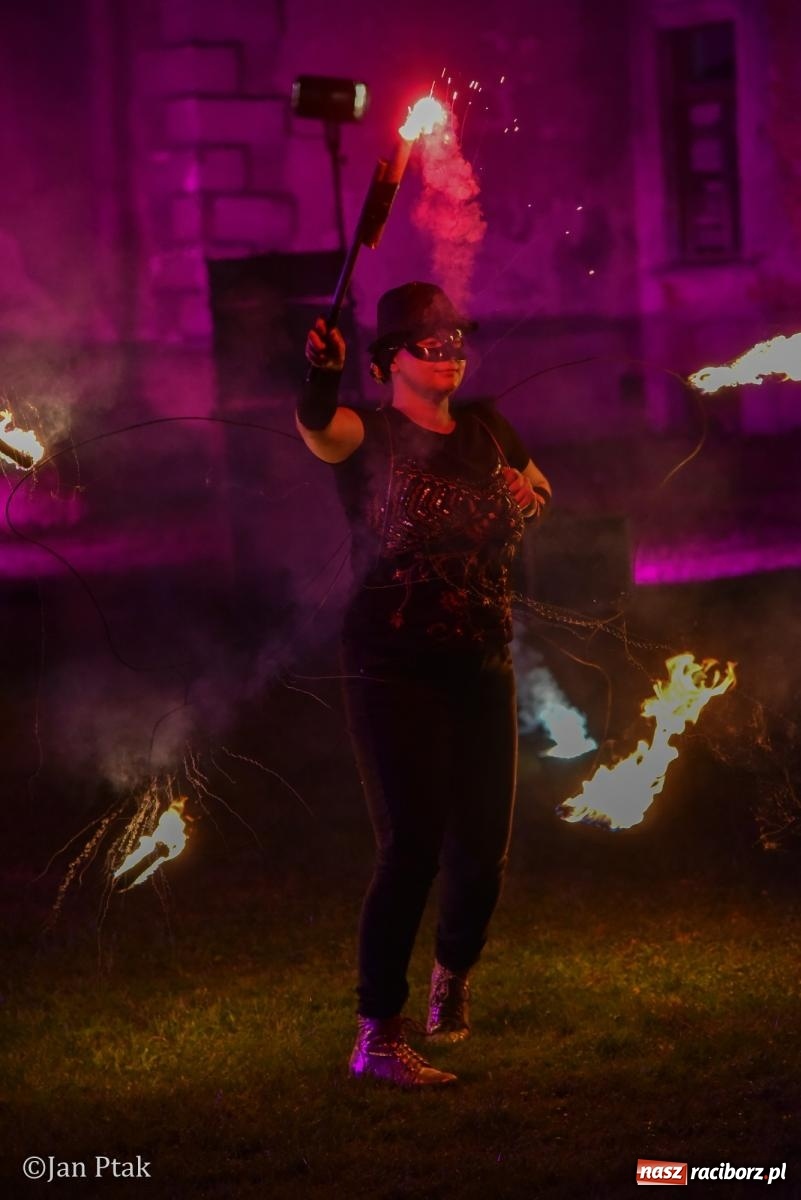 Zdjęcie w galerii na portalu naszraciborz.pl: Winobranie, ogień i cygańska muzyka w Krowiarkach. Fanny Days 2026 za nami [FOTOREPORTAŻ] wiadomości z regionu