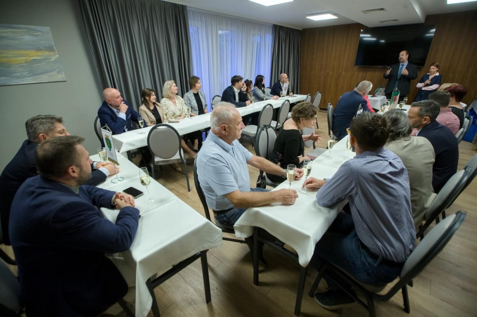 Zdjęcie w galerii na portalu naszraciborz.pl: Delegacja z Raciborza z partnerską wizytą w Budapeszcie wiadomości z regionu
