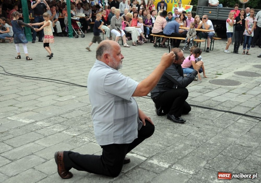 Zdjęcie w galerii na portalu naszraciborz.pl: Kabaretowy wieczór w Wojnowicach wiadomości z regionu