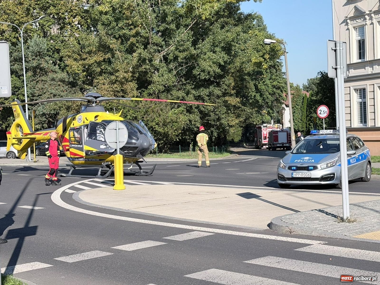 Zdjęcie w galerii na portalu naszraciborz.pl: Akcja służb przy Bosackiej. Lądował śmigłowiec LPR [FOTO] wiadomości z regionu