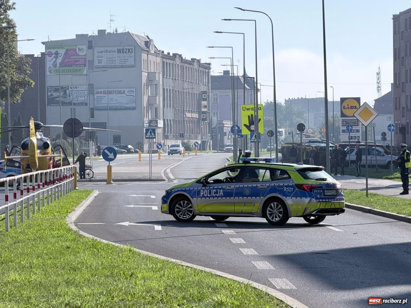 Zdjęcie w galerii na portalu naszraciborz.pl: Akcja służb przy Bosackiej. Lądował śmigłowiec LPR [FOTO] wiadomości z regionu