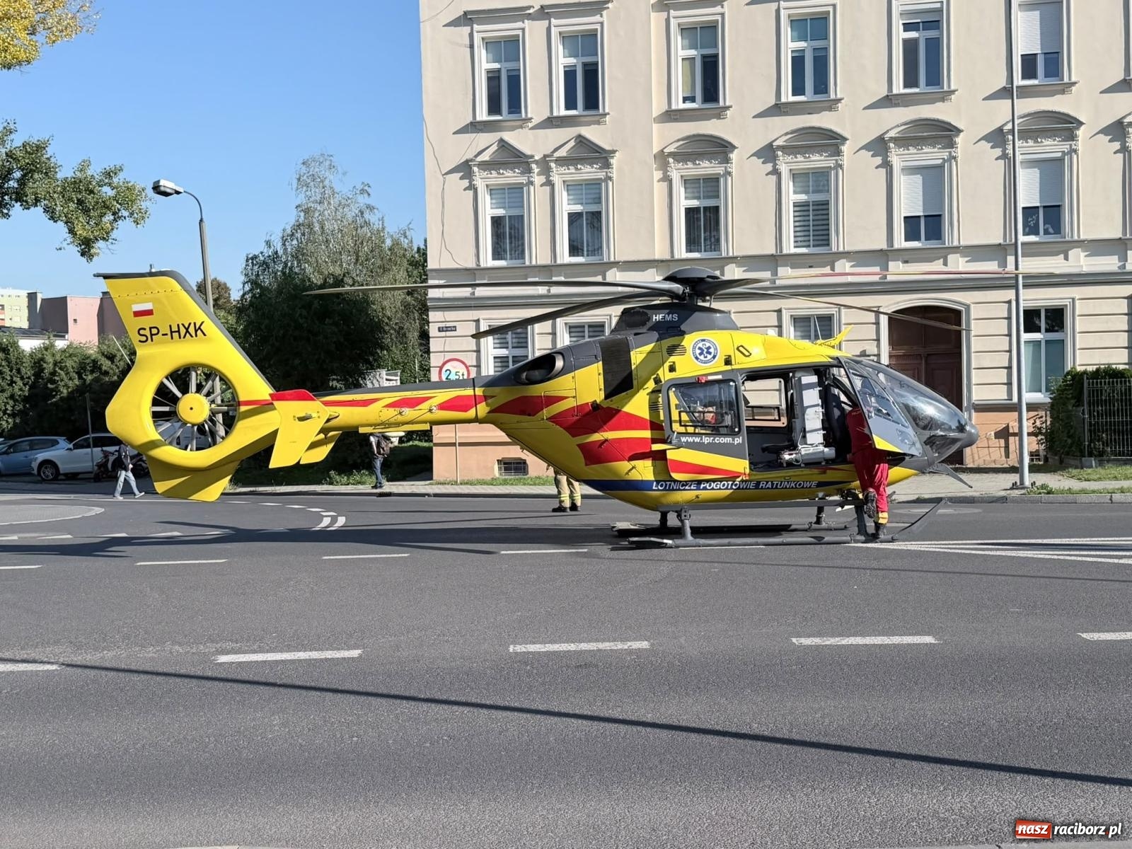 Zdjęcie w galerii na portalu naszraciborz.pl: Akcja służb przy Bosackiej. Lądował śmigłowiec LPR [FOTO] wiadomości z regionu