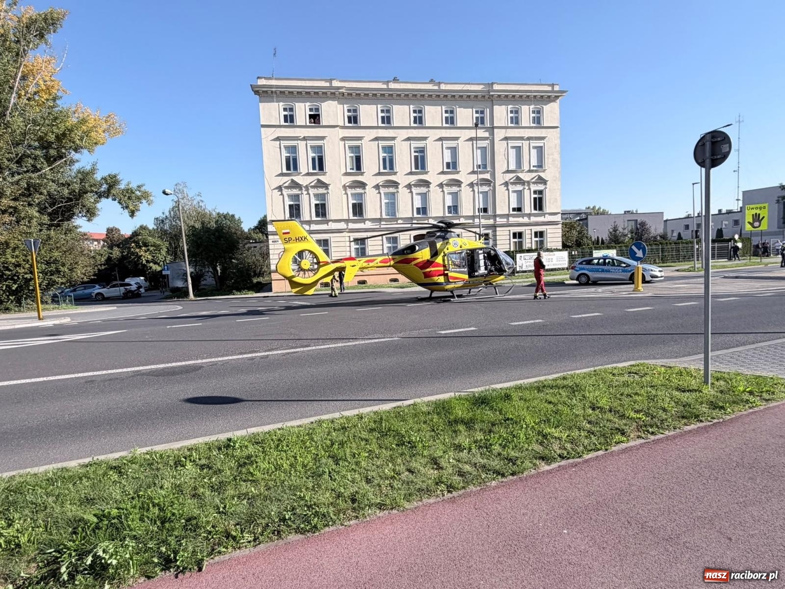 Zdjęcie w galerii na portalu naszraciborz.pl: Akcja służb przy Bosackiej. Lądował śmigłowiec LPR [FOTO] wiadomości z regionu