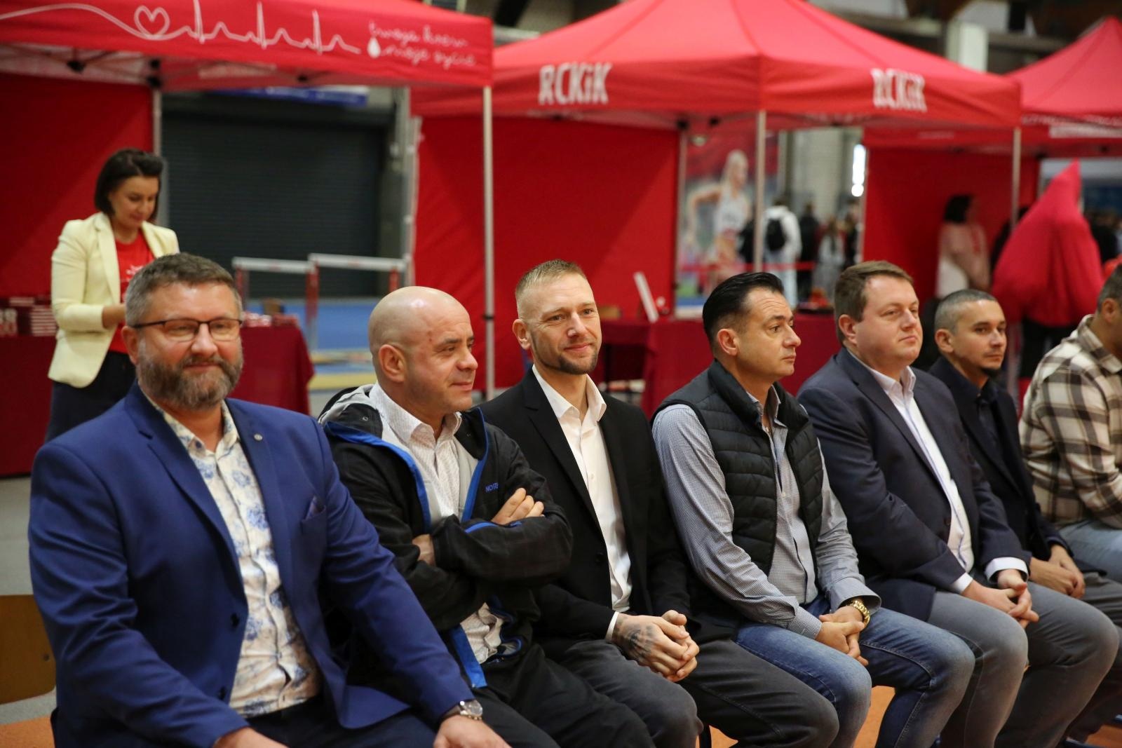 Zdjęcie w galerii na portalu naszraciborz.pl: Bo tętni w nas dobro – regionalny event krwiodawtswa w ZSOMS w Raciborzu! wiadomości z regionu