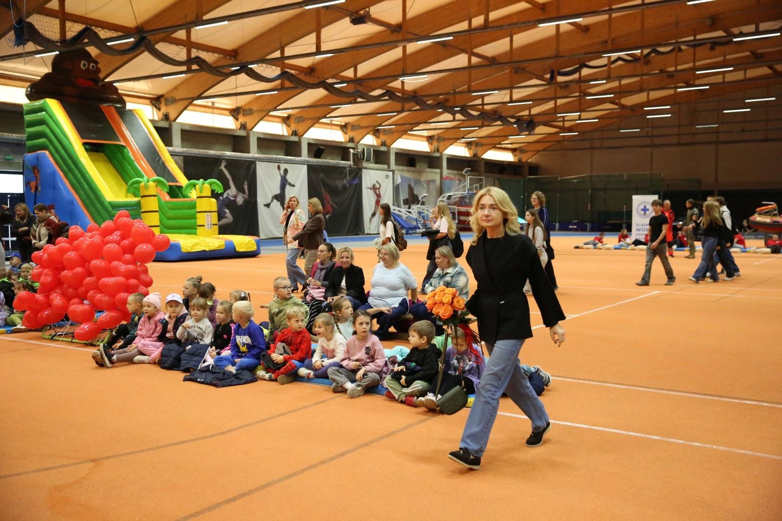 Zdjęcie w galerii na portalu naszraciborz.pl: Bo tętni w nas dobro – regionalny event krwiodawtswa w ZSOMS w Raciborzu! wiadomości z regionu