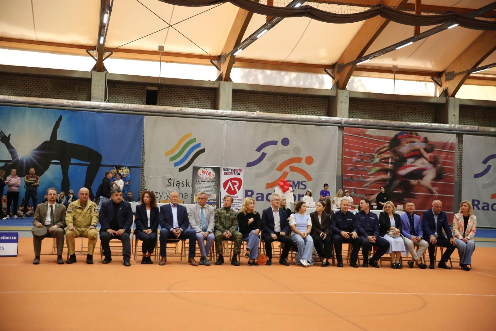 Zdjęcie w galerii na portalu naszraciborz.pl: Bo tętni w nas dobro – regionalny event krwiodawtswa w ZSOMS w Raciborzu! wiadomości z regionu