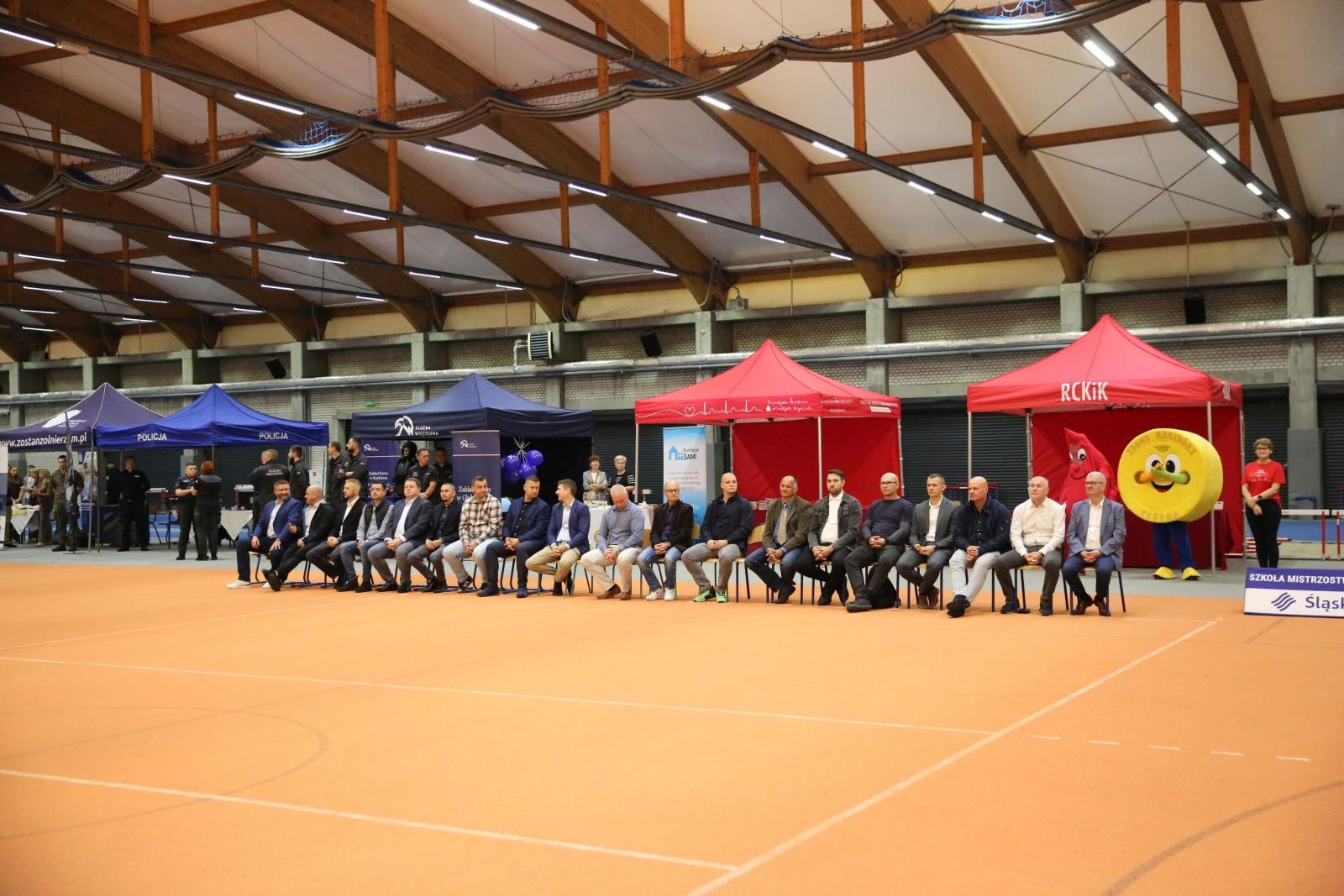 Zdjęcie w galerii na portalu naszraciborz.pl: Bo tętni w nas dobro – regionalny event krwiodawtswa w ZSOMS w Raciborzu! wiadomości z regionu