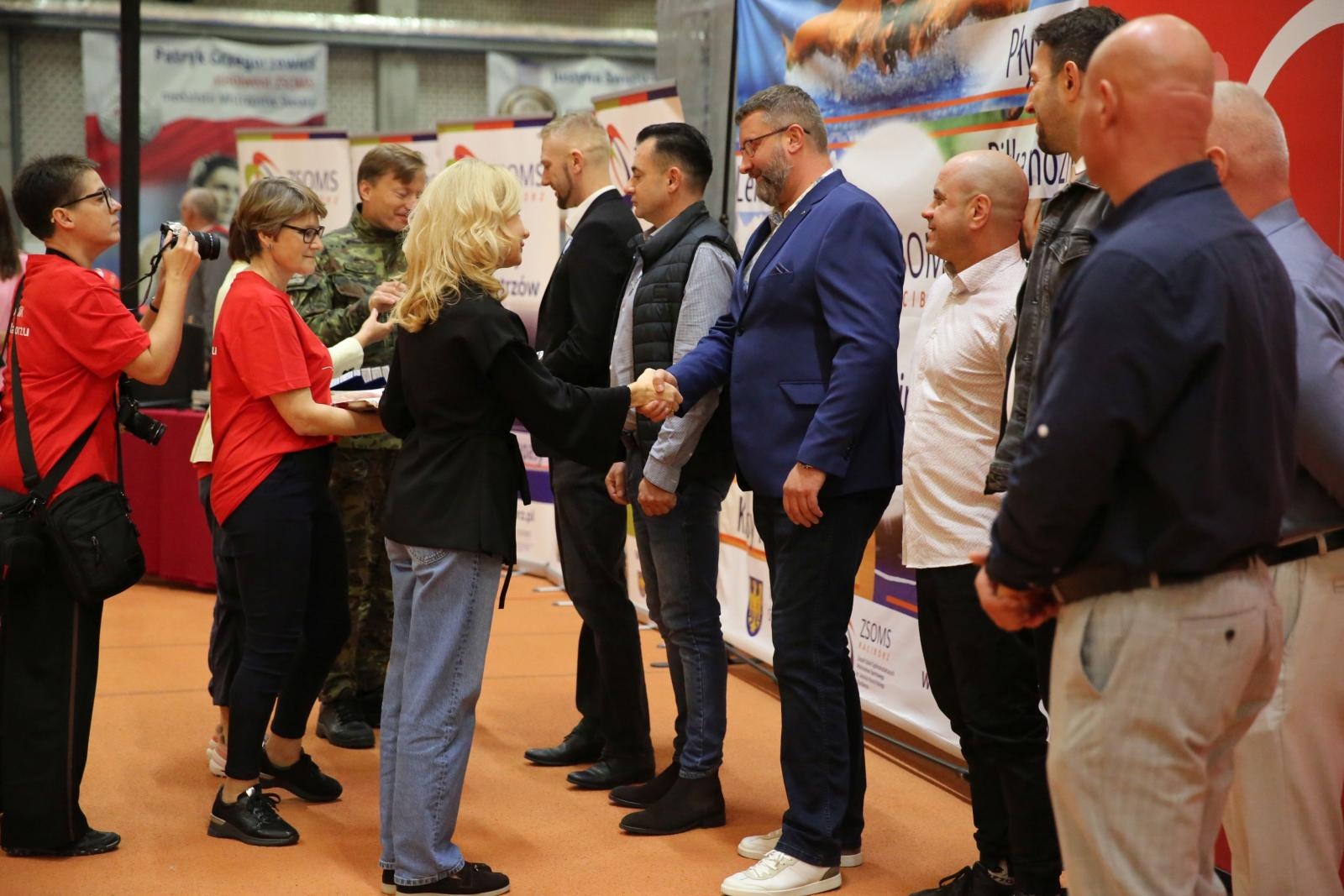 Zdjęcie w galerii na portalu naszraciborz.pl: Bo tętni w nas dobro – regionalny event krwiodawtswa w ZSOMS w Raciborzu! wiadomości z regionu
