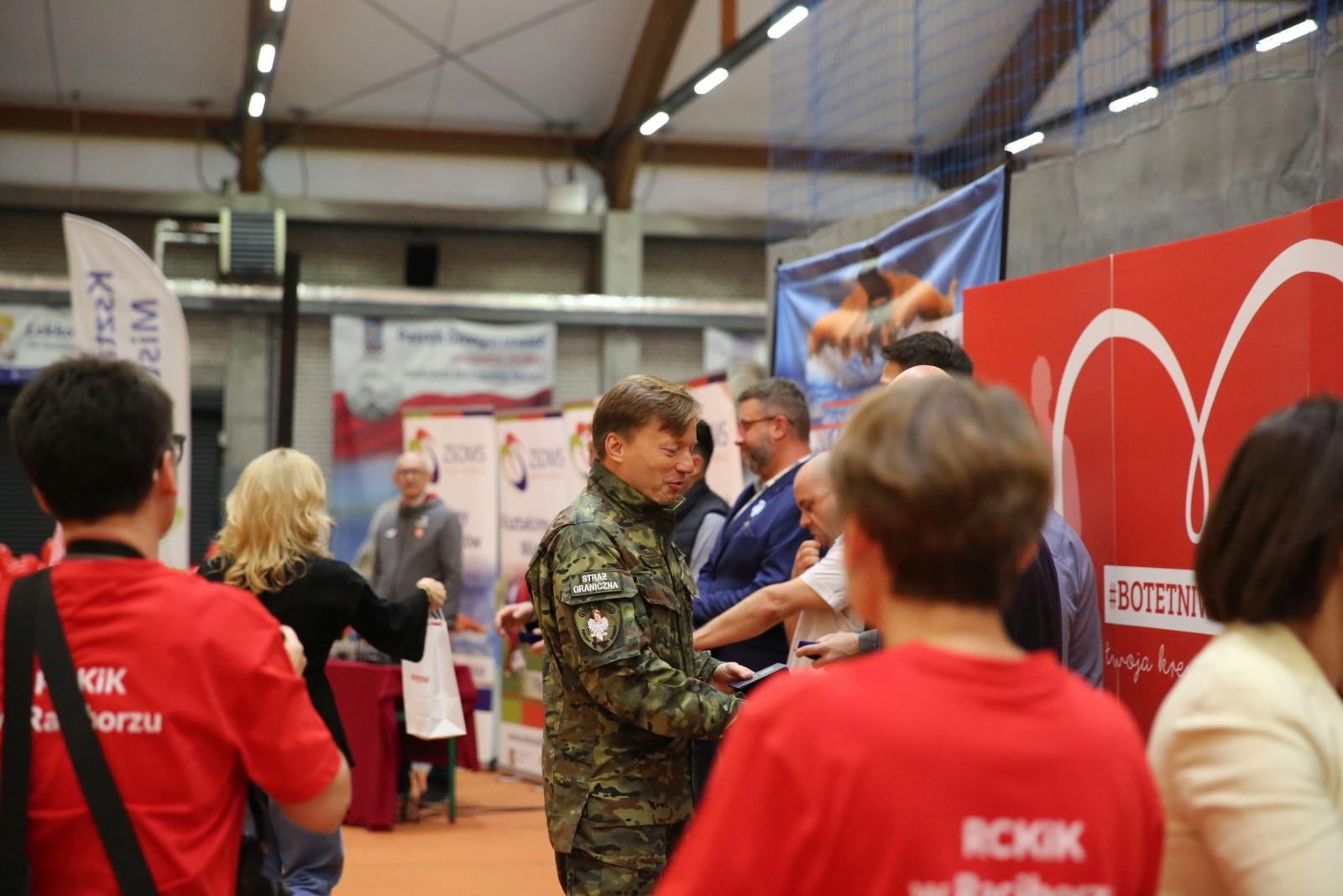 Zdjęcie w galerii na portalu naszraciborz.pl: Bo tętni w nas dobro – regionalny event krwiodawtswa w ZSOMS w Raciborzu! wiadomości z regionu