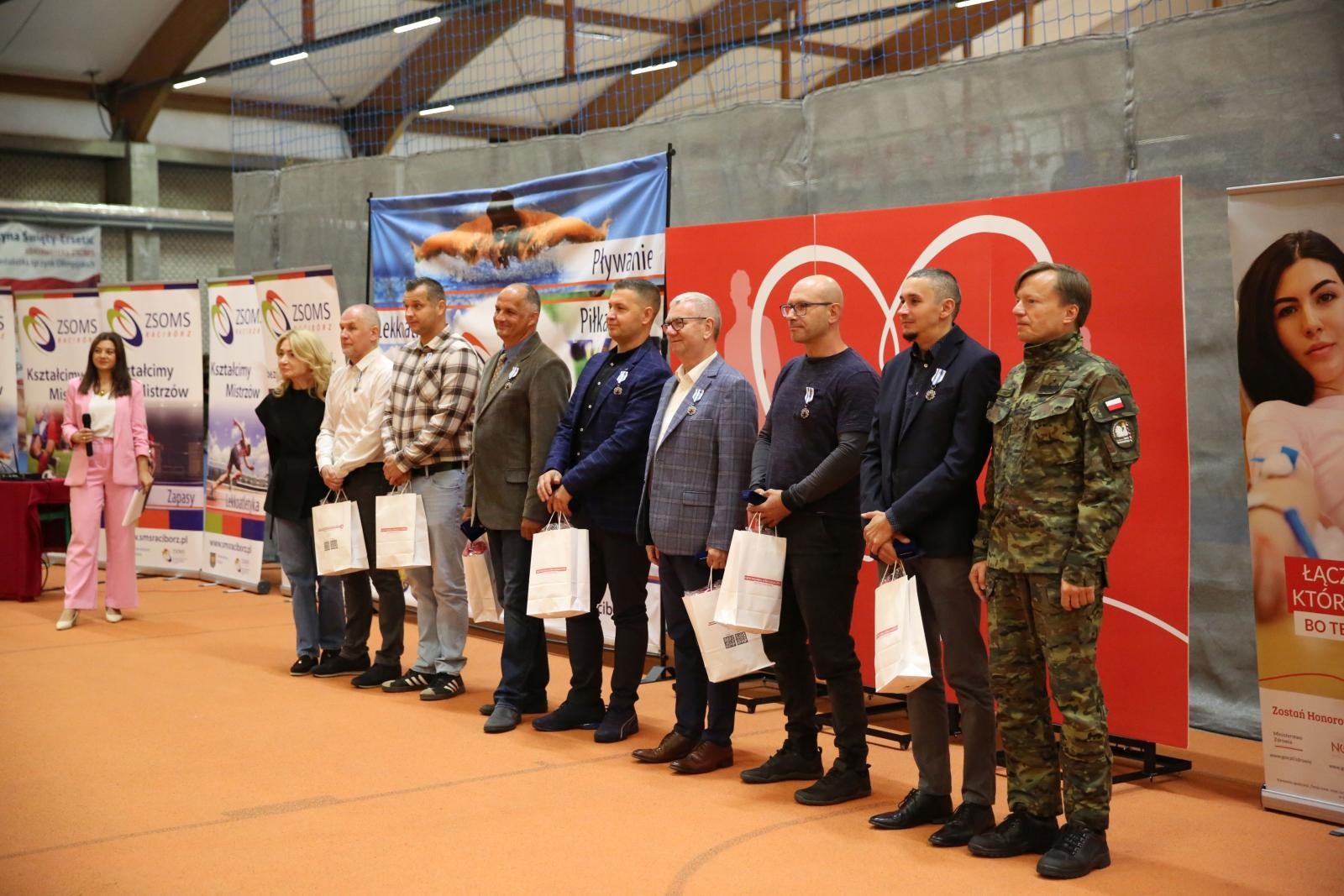 Zdjęcie w galerii na portalu naszraciborz.pl: Bo tętni w nas dobro – regionalny event krwiodawtswa w ZSOMS w Raciborzu! wiadomości z regionu