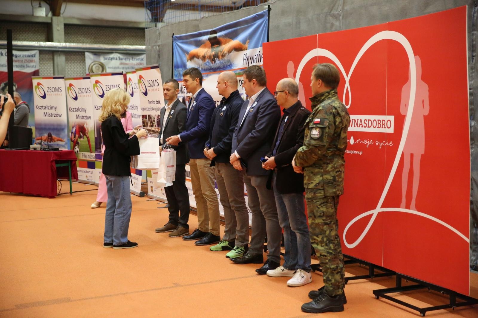 Zdjęcie w galerii na portalu naszraciborz.pl: Bo tętni w nas dobro – regionalny event krwiodawtswa w ZSOMS w Raciborzu! wiadomości z regionu