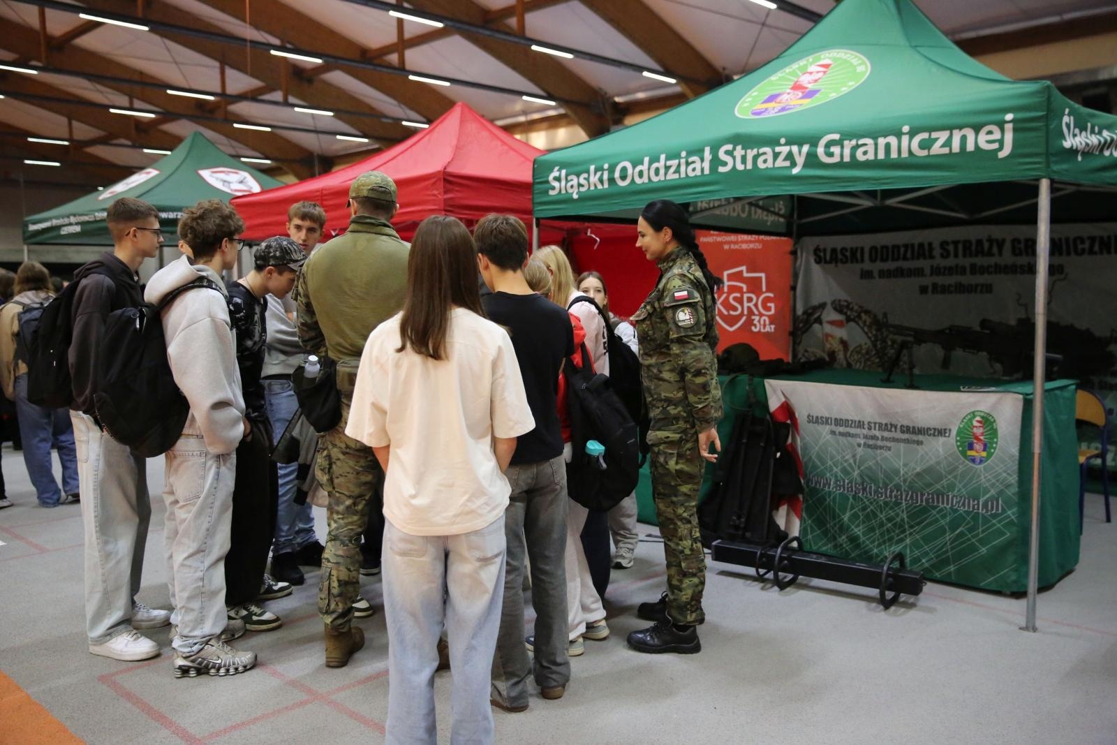 Zdjęcie w galerii na portalu naszraciborz.pl: Bo tętni w nas dobro – regionalny event krwiodawtswa w ZSOMS w Raciborzu! wiadomości z regionu