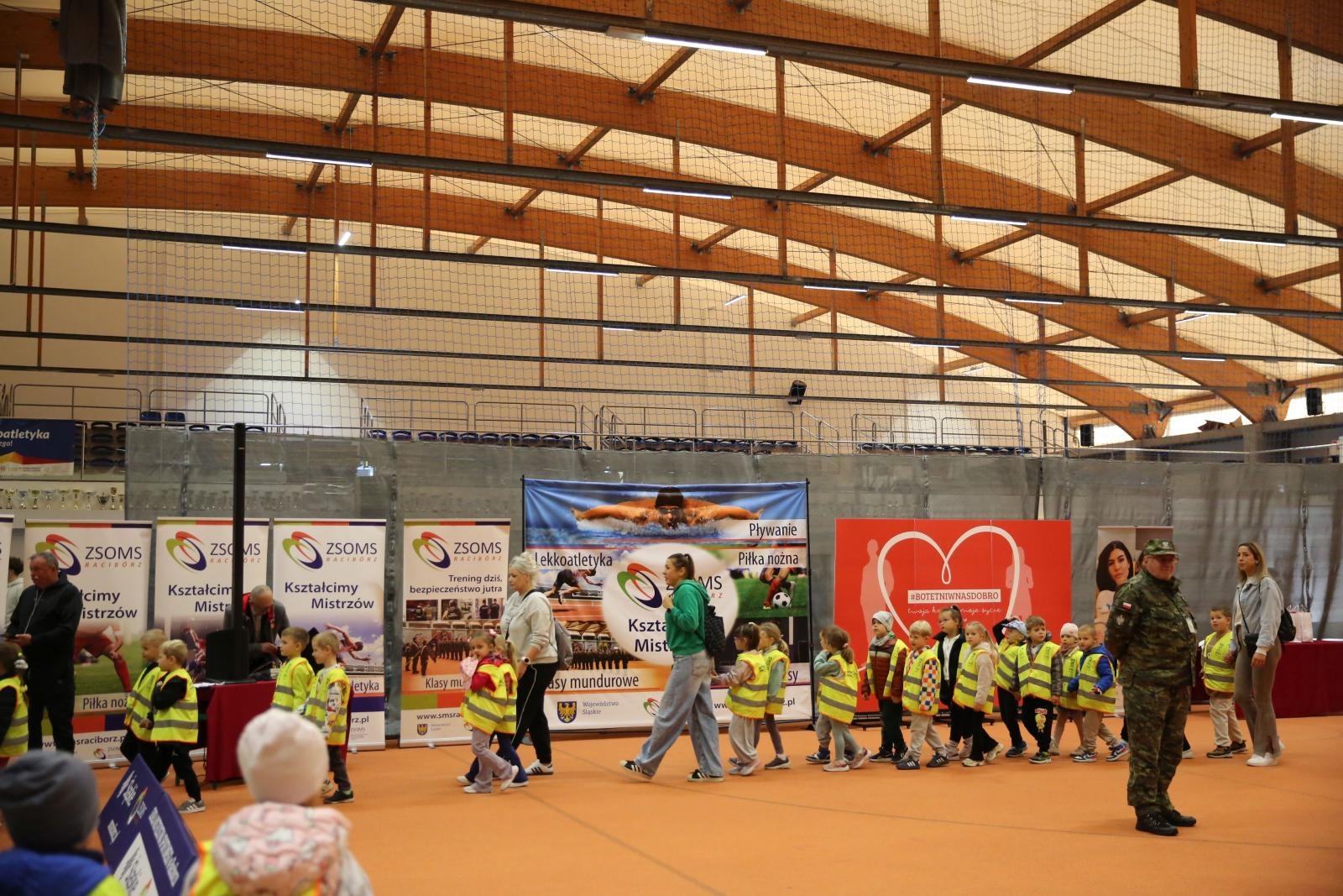 Zdjęcie w galerii na portalu naszraciborz.pl: Bo tętni w nas dobro – regionalny event krwiodawtswa w ZSOMS w Raciborzu! wiadomości z regionu