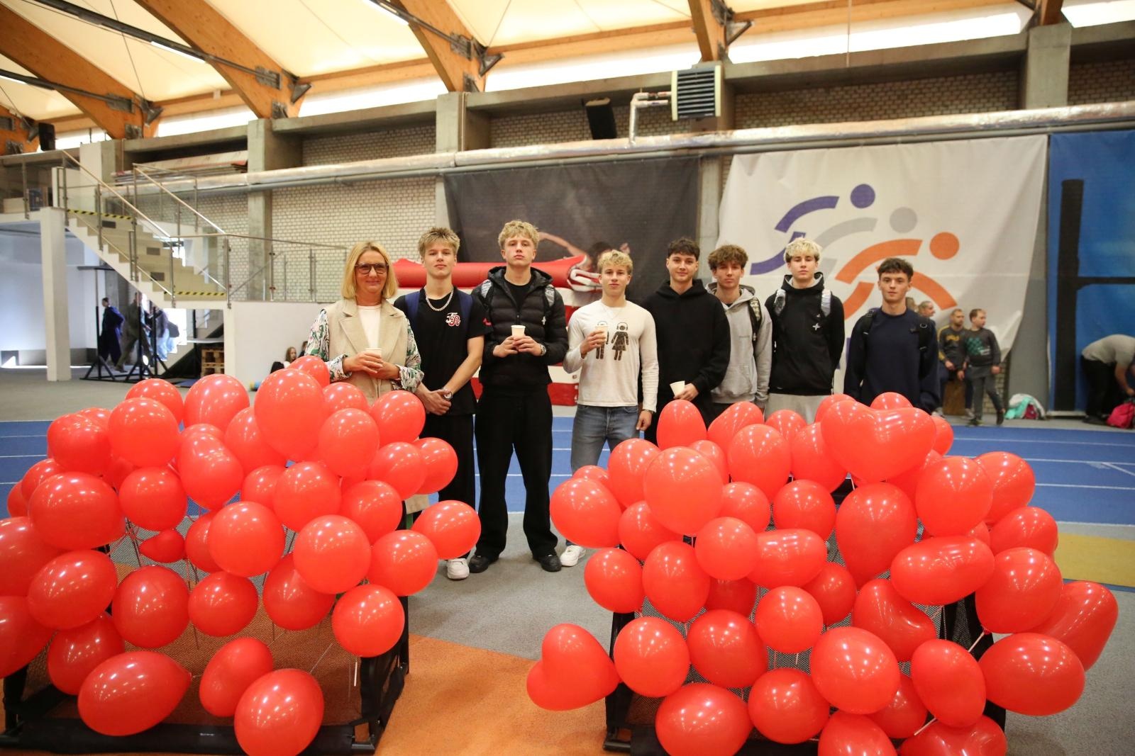 Zdjęcie w galerii na portalu naszraciborz.pl: Bo tętni w nas dobro – regionalny event krwiodawtswa w ZSOMS w Raciborzu! wiadomości z regionu