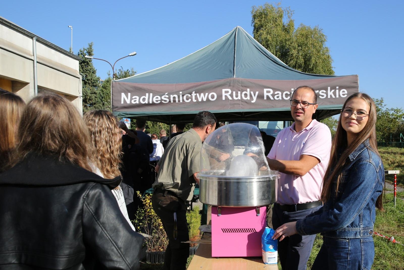 Zdjęcie w galerii na portalu naszraciborz.pl: Bo tętni w nas dobro – regionalny event krwiodawtswa w ZSOMS w Raciborzu! wiadomości z regionu