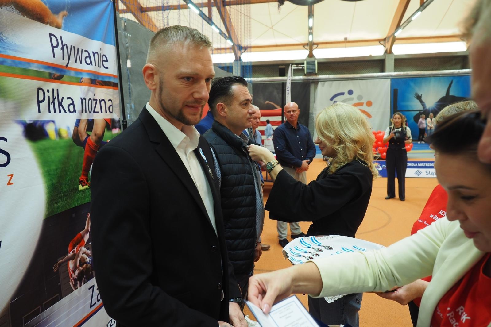 Zdjęcie w galerii na portalu naszraciborz.pl: W ZSOMS uhonorowano zasłużonych krwiodawców wiadomości z regionu