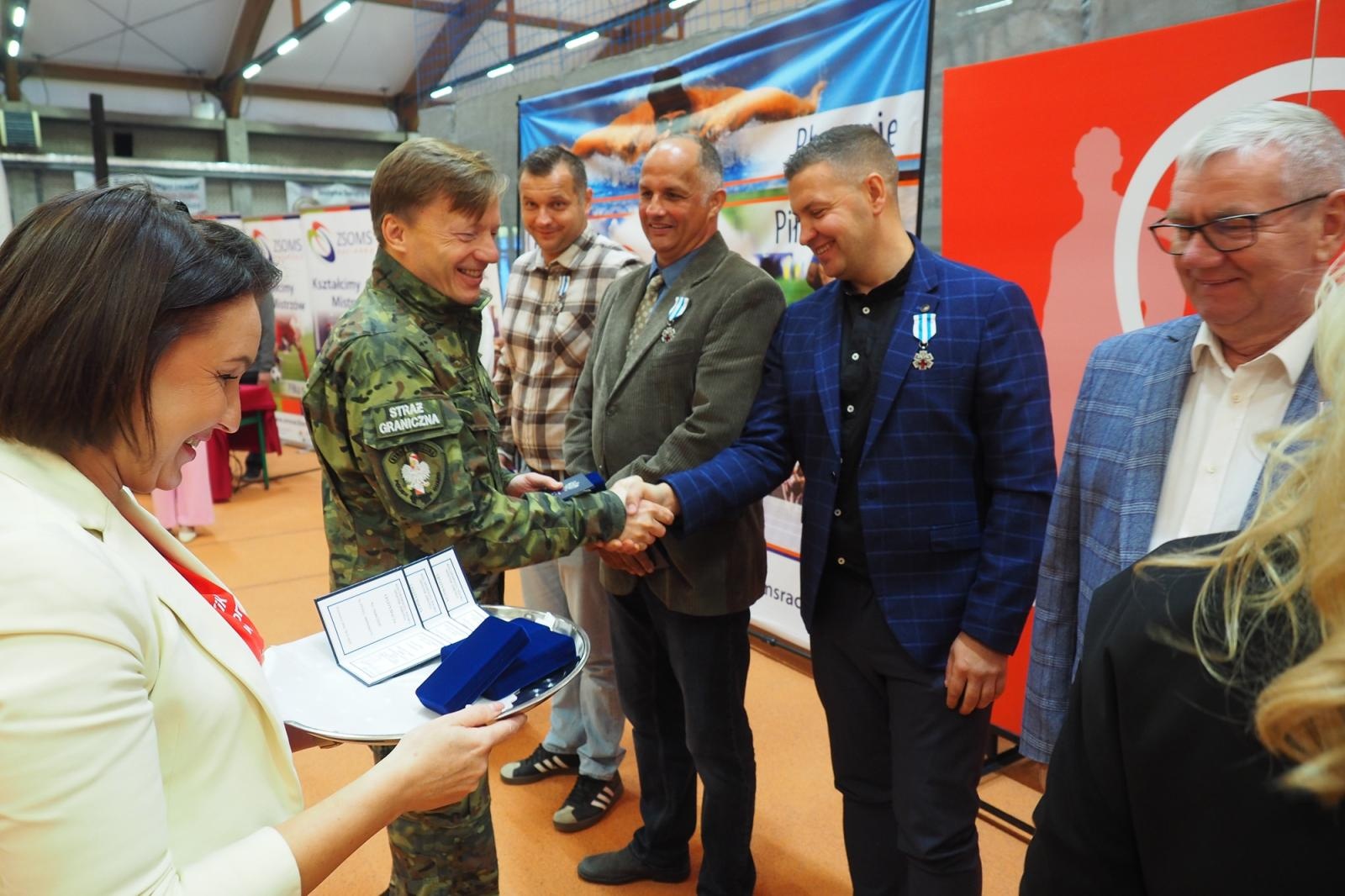 Zdjęcie w galerii na portalu naszraciborz.pl: W ZSOMS uhonorowano zasłużonych krwiodawców wiadomości z regionu