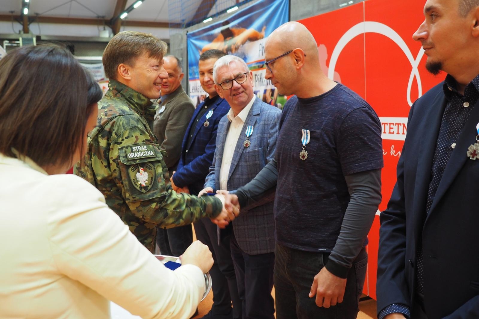 Zdjęcie w galerii na portalu naszraciborz.pl: W ZSOMS uhonorowano zasłużonych krwiodawców wiadomości z regionu