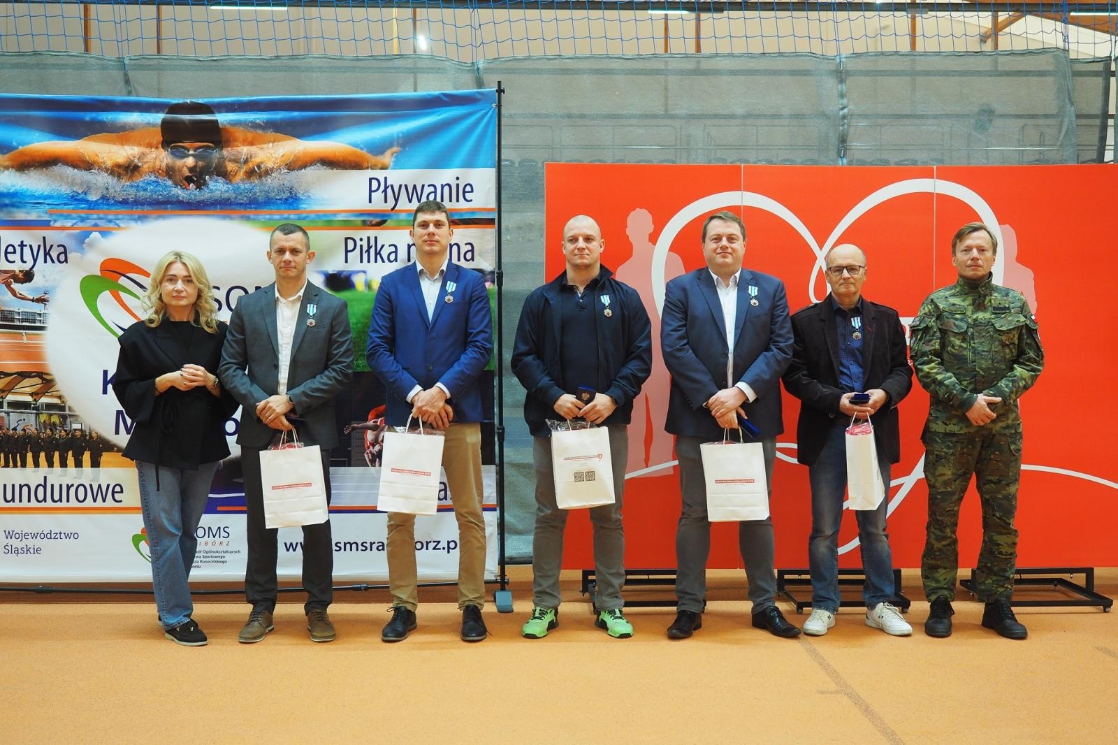 Zdjęcie w galerii na portalu naszraciborz.pl: W ZSOMS uhonorowano zasłużonych krwiodawców wiadomości z regionu