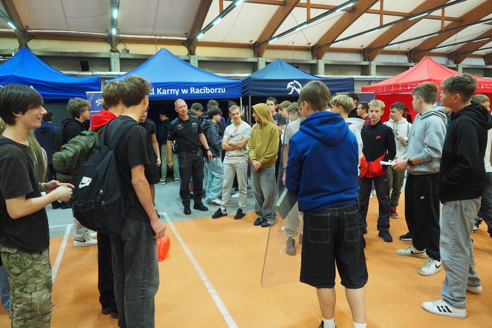 Zdjęcie w galerii na portalu naszraciborz.pl: W ZSOMS uhonorowano zasłużonych krwiodawców wiadomości z regionu