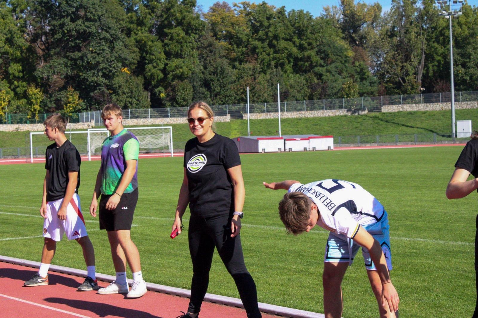 Zdjęcie w galerii na portalu naszraciborz.pl: VI Bieg Erasmusa w Ekonomiku – sportowa rywalizacja i integracja uczniów wiadomości z regionu
